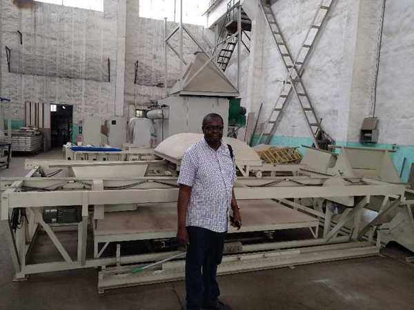 Kenyan customer to company to accept glass magnesium board equipment